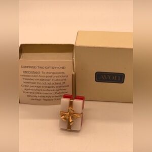 EUB Vintage Avon Lucite Present Gift Box Red with Gold Bow Lapel Pin Tie Tack